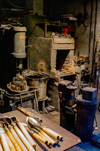 How to Handle Tools Safely in Extreme Heat